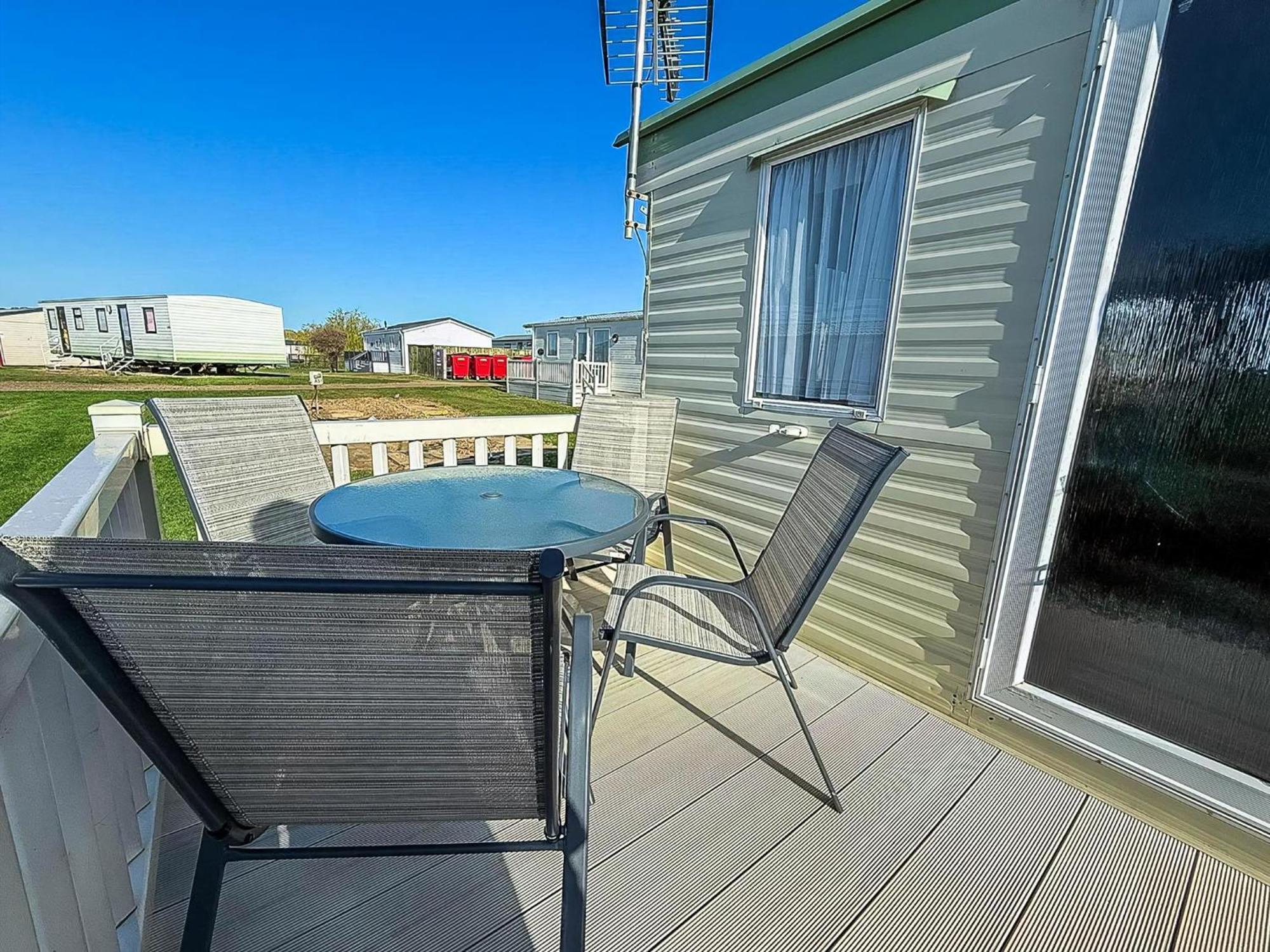 Campsite Great 6 Berth Caravan With Side Decking In Ref 21054a *